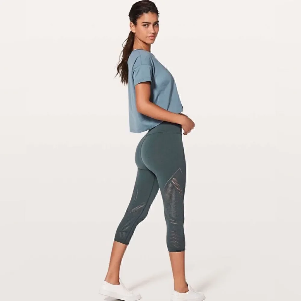 Lululemon Reveal Crop Interconnect *18